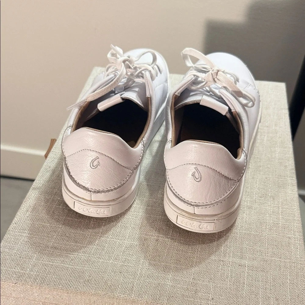 OluKai Pehuea Lī ‘Ili Women's White Leather Sneakers 8.5‎ like new